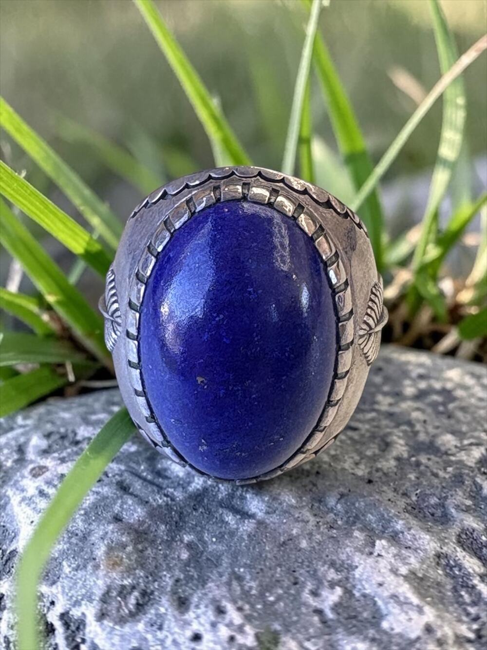 Vintage McCook Silver Blue Stone Wide Band Statement Ring Scalloped Edge Leaf En